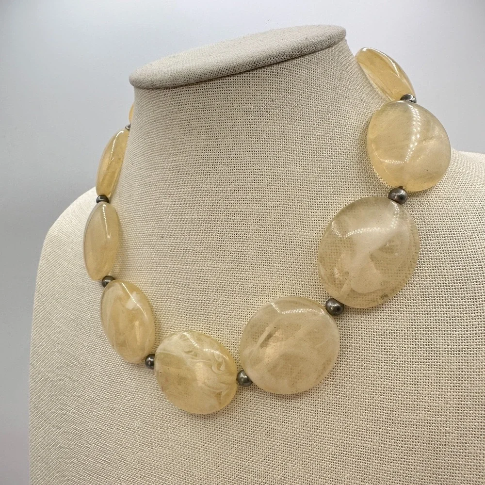 Vintage 90s Silver Tone Pale Yellow Pebble Resin Retro Necklace Women's Jewelry